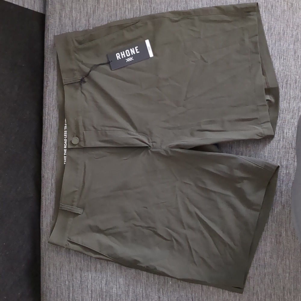 Rhone Men's Flat Front 8" Inseam Resort Short Survivor Green Size 38 NWT